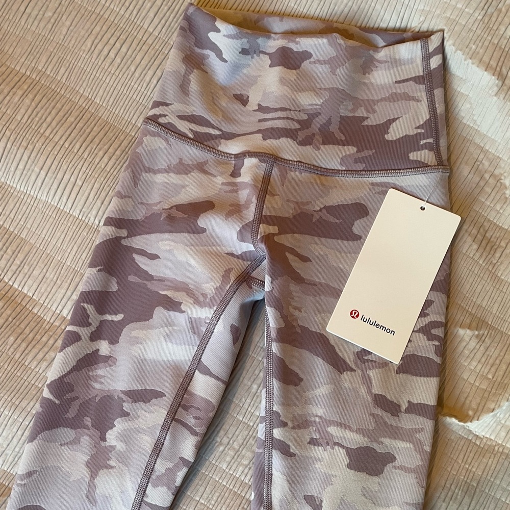 Lululemon wunder under High-Rise Tight 28" 
Luxtreme purple camo